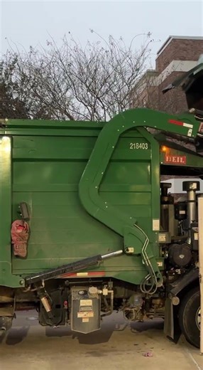 WM Peterbilt front loader