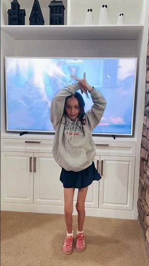 Hand Up Gabriela ‪@katseyeworld‬ #katseye