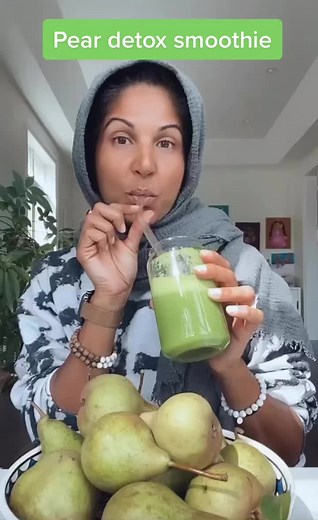 Refreshing Pear Detox Smoothie Recipe
