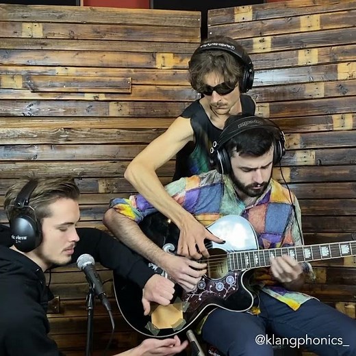 techno on 1 acoustic guitar