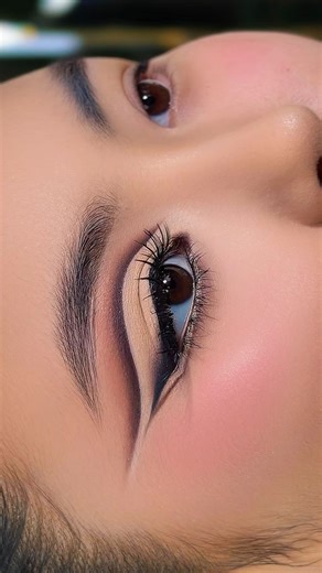 СУРАНЧИЕВА АЙПЕРИ|ОБУЧЕНИЕ|МАКИЯЖ on Instagram: "Визаж с нуля! 🎉 В честь Рамадана — скидка 30%! Не упусти шанс прокачать навыки и начать с нуля. model: @one_models_kg 📲 Запись и справки: WhatsApp 0508-88-88-29 💖 Места ограничены — успей записаться! #aiperisuranchieva_makeup @suranchieva_makeup_studio @suranchieva_wedding_home"