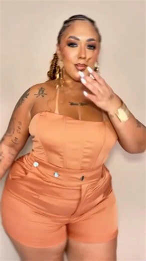 Unstoppable Beauty: Meet the Super-Sized Curvy Latina Who Redefines Confidence