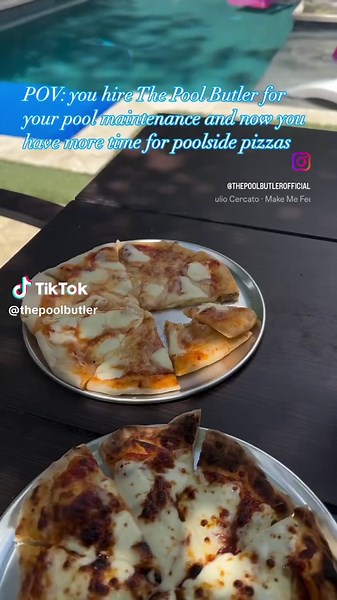 POV: you hire The Pool Butler for your pool maintenance and now you have more time for poolside pizzas. 🍕 ☀️ #poolsidepizza #oonipizza #familypoolday #fyp