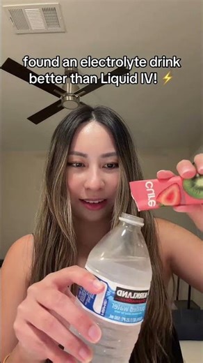 Cure Hydration has the best electrolyte drink mix I’ve tried so far! 🍓🥝 #electrolytes #electrolyte
