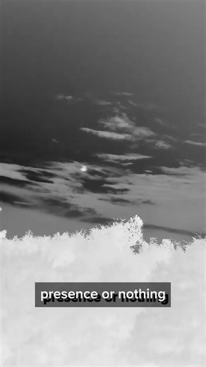 UFO dances in the sky | ParanormalWarehouse.com