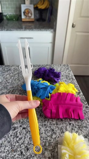 I never thought I’d get excited about cleaning supplies, but here we are. 😂 These reusable duster refills are seriously a game-changer for my cleaning routine. They pick up so much dust and hair in one swipe, it’s honestly kind of satisfying. Plus, they’re compatible with my Swiffer handle, so I didn’t even have to buy anything extra. 🙌 Also, can we talk about how much easier dusting is with these? Blinds, shelves, random corners—everything is spotless now. If you’re into cleaning tips or dust