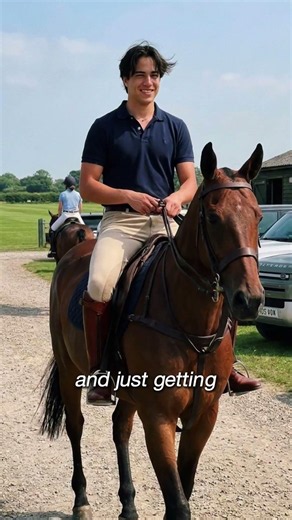 This Is What Your First Dating App Photo Should Look Like