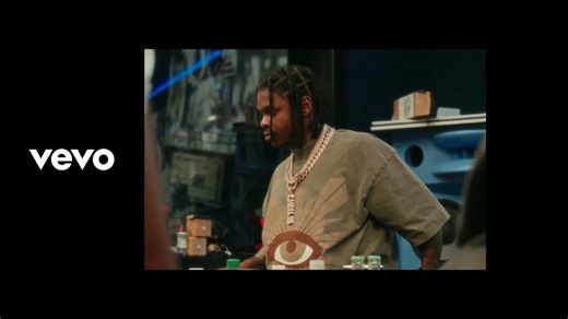 Detroit native 42 Dugg is back with his first solo project in 3 years. Check out "Wrong Right," off his recently released '4eva Us Not Them' album. ⠀⠀⠀⠀⠀⠀⠀⠀⠀ ▶️ https://vevo.visitlink.me/R68Rmt | Vevo