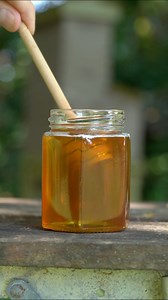 10K views · 126 reactions | Using a honey dipper in my summer honey. The grooves hold the honey as you spin it, and when you stop, it drizzles down. #honey #honeydipper #beekeeping #beekeeper #honeyharvest | Bowser Bee | Facebook