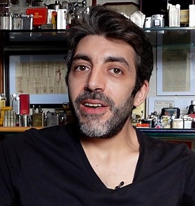 "Ce qui m'intéresse le plus, c'est le mariage entre la technique et l'esthétique." Jad est collectionneur de briquets. Il nous a ouvert les portes de son atelier pour nous faire découvrir ses objets les plus originaux venus du monde entier. 🔥 | Neo