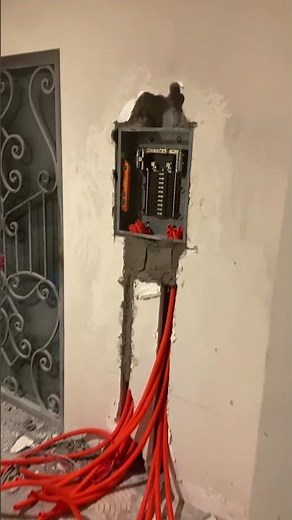 Square D 20-pole single-phase load center. How to install on the wall. Final video demonstration.