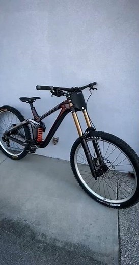 World-champion DNA. All-new speed. 🔥 2025 Giant Glory Advanced! Check it out - ‪@MiddletownCycling‬