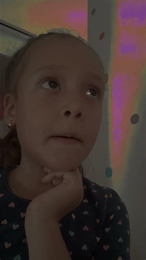 Maria Luiza imitando a música do cat no