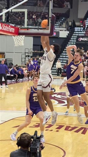 Sheesh @siusalukis @siu_basketball @siu.chancellor @davion.sykes4 SIU Senior Davion Sykes is absolutely taking flight this game. The second of two highlight reel dunks for the Senior Sykes! | Southern Illinois Sports with Chris Dexter