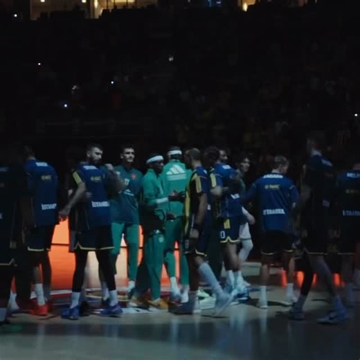 Talen Horton-Tucker on Instagram: "Episode 3 on the way. Can’t say it wasn’t special battling against a prestigious club and one of my closest friends. Everyone tune in and subscribe to the channel. Dropping 1/10 at 12pm CT! Link in my bio🤞🏾"