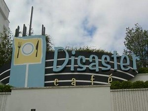 西班牙《地震咖啡廳》 邊搖邊吃不會暈嗎@@" | 宅宅新聞