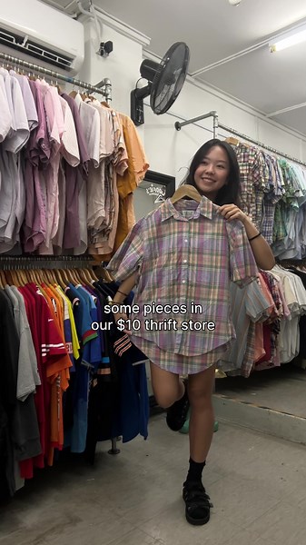 hi! we’re woofie! the $10 thrift store in Singapore! everything’s $10 and washed! visit us at 📍46 Haji Lane ⏰1-8pm (Sun-Thur) ⏰1-9pm (Fri-Sat) *video was taken a few days back! some items showcased in the video might have already been sold - but we restock daily! #thrifting #thrift #thriftstorefinds #thriftsg #thriftshop #sgthrift #sgsmallbusiness #fyp #thrifted #thrifthaul #fypシ #singapore #sgthrifting #sgviral #sgviralvideo #sghaul #fitcheck #sgfyp #tiktoksg