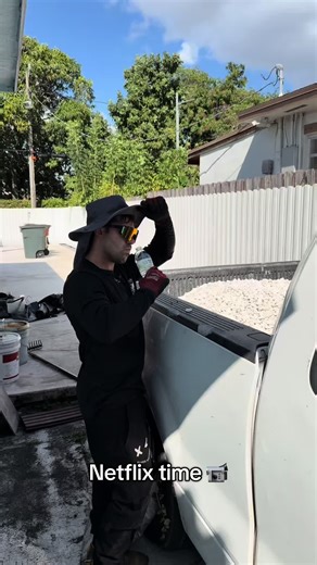 Netflix Time 👉📹 #alvaronunezjardinero #miami #landscaping #netflix #garden
