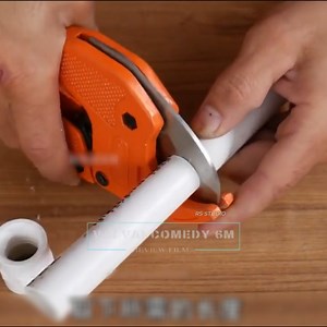 1.3M views · 5.5K reactions | Seorang ahli menunjukkan cara memasang keran air ke pipa besar | Vai Vai Comedi 6M | Facebook