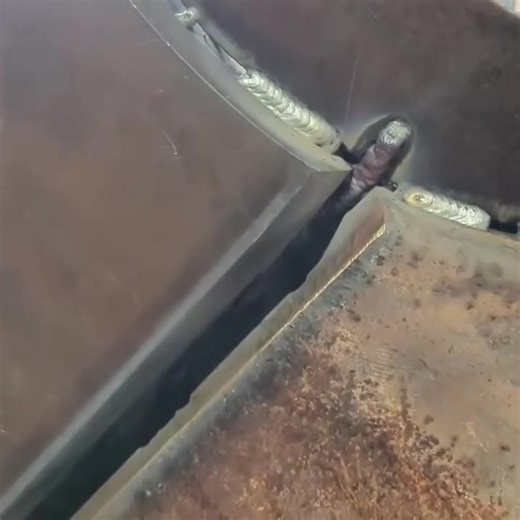 636K views · 7.9K reactions | CAT D11 Dozer Ripper Shank Repair | Cutting Edge Engineering Australia | Facebook