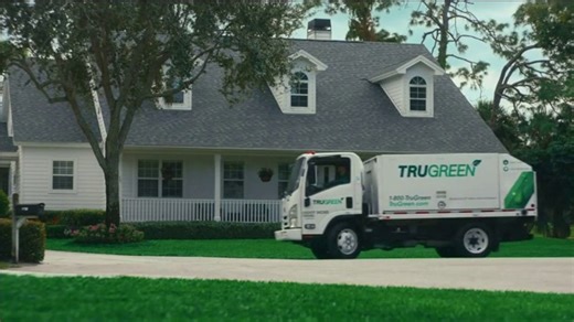 TruGreen TV Spot, 'Golf Course Quality Lawn: Weekends: Free Lawn Care