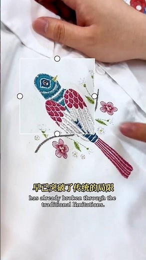 數碼刺繡（Digital Embroidery）是一種利用電腦技術來創建刺繡設計和進行刺繡製作的工藝。它將傳統的手工刺繡與現代數碼技術結合，可以快速且精確地在各種布料上進行刺繡。