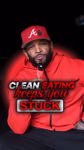 Darrell “DP” Patterson | Online Fitness Specialist on Instagram: "You are eating clean and still not losing fat. That is not discipline. That is not bad luck. That is not genetics. That is strategy failure. Because clean does not equal effective. And your body does not respond to effort. It responds to signals. You can eat salads, grilled chicken, smoothies, and healthy snacks all day and still be telling your body one thing, store fat. Most people are unknowingly spiking insulin, overfeeding th