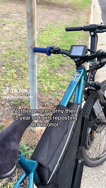 This shi no aimed my lil brother on the e scooter 😂#bikes #fyp #alconol#fyp #ebike