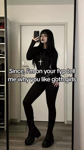 Goth Girlfriend Aesthetic: Alt Fashion & Style