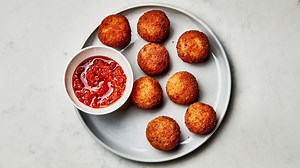 Arancini (Stuffed Italian Rice Balls)