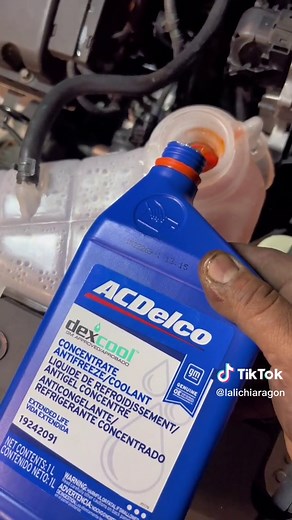Aceite y anticongelante para Chevrolet #aceite #motoroil #engine #chevrolet #acdelco #antifreeze #gm #genuine #sintetico #dexcool #refrigerante #aveo #beat #captiva #cavalier #malibu #chevy #cruze #equinox #silverado #sonic #spark #tahoe #trax