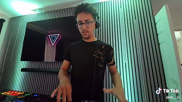 Incredibly Catchy Dance Music Clip from DJ Set