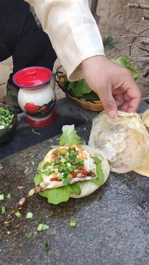 Chinese burger The joy of frying eggs on a stone slab