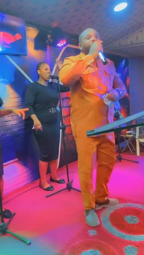 Bunchyluv, I don't understand why you're trying to dance more than the birthday girl. 🙄😕💕 | Emem Isong