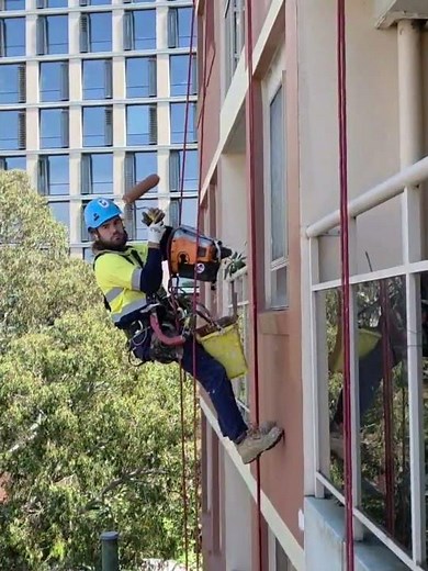 See how Rope Boys painting on ropes in Sydney’s Inner SouthShort 0926