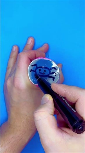 🕷️ DIY Shadow Flashlight with Toilet Paper Roll! 🔦 Spooky Spider Prank