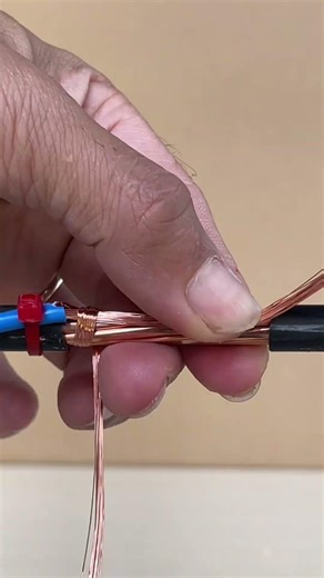 How to braid these electrical wires so they won’t slip #electrician #tips #tricks
