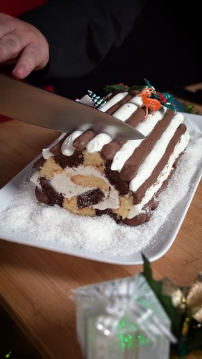Tonight I offer you a simple and quick Christmas log recipe to make 🤤🎅 #food #cooking #recipe #christmaslog #christmas #christmas2023 #christmasrecipes #dessert #pastry #christmasdessert #facebookreels #reels | Chef Jean-Nours