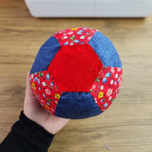 73K views · 1.2K reactions | Patchwork Fabric Ball – Free Pattern in Comments #PatchworkBall #FabricBall #FreeSewingPattern #ScrapFabricProjects #DIYFabricBall | Modelist/Terzi Hatice DEMİR | Facebook