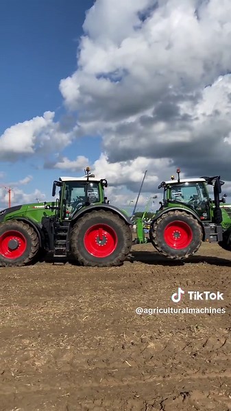 German tractors are the best!🇩🇪 #AgriculturalMachines #Fendt