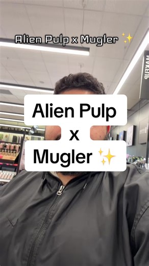 Come with me to smell the new Alien Pulp from Mugler! ✨ Alien Pulp takes the original Alien DNA into a fruitier/muskier direction. The raspberry and lemon peel in the top are super tart and juicy, and then it quickly dries down to a creamy/fruity musk. I consider Alien Pulp a TRUE flanker because the iconic Alien DNA isn’t lost in this fragrance! The jasmine is very much still present. I’m really liking this new addition to the Alien family! Another knockout from one of my favorite designer frag