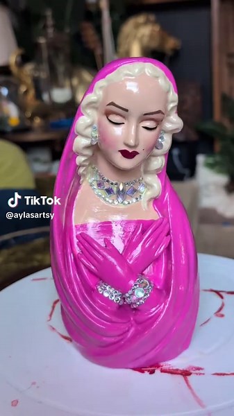 Hand-Painted Planter DIY Inspired by Marilyn Monroe