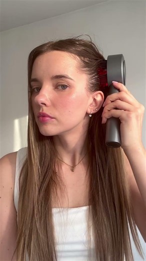 1. Red light therapy 2. Scalp massage 3. Hair oiling - All in one 🧚🏻‍♀️ #hairoilingtips