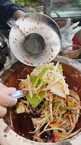 231K views · 2.2K reactions | Delicious Spicy Green Papaya Salad (Bok Lahong) - Cambodian Street Food #streetfood #food #cooking #cambodian #cambodiastreetfood #mostunique #foodrecipes #mostuniquefoodintheworld | ជាតិណាស់ | Facebook