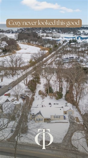 📍 137 South Montowese Street, Branford, CT 06405 Bright & Beautifully Updated Cape Cod in One of Branford’s Most Desirable Shoreline Neighborhoods 🏡✨ Step into 1,948 sq. ft. of light-filled, thoughtfully updated living space — complete with a remodeled kitchen, major system upgrades, and classic coastal charm. 🏠 1,948 sq. ft. of comfortable living space with flexible rooms perfect for a home office, guest space, or den 🔥 Bright interiors, efficient layout, and modern mechanical upgrades incl