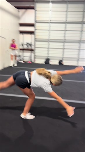Lessons with @rylie !! always 🔥🔥🔥 #fyp #RA #tumbling #coach #wizard