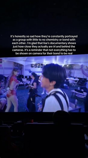likeee they just went on a solo activities, but they are still THAT blackpink #lisa #alwayslalisa #blackpink #documentary #kpop
