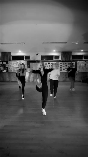 Dance& Find your Spotlight ✨ Our first musical theatre class took place tonight and here’s what we got up to! A class that’s open to all abilities with a quicker paced teaching style. Thank you to those who came along 🫶🏼 Apologies for the jumpy edit - being on socials is completely optional so just trying to keep those in shot who are happy to be posted! Any musical theatre favourites that you’d love to dance along to?? Always happy to take suggestions for class songs 🙏🏼 This class is held e