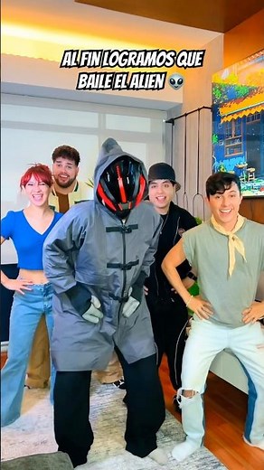 EL ALIEN BAILANDO RENÉ 😱👽🐸 (se ve muy feliz) ‪@UniversoCTeam‬