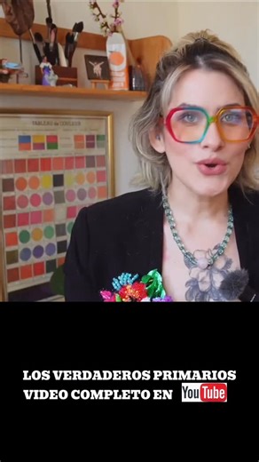 Sara Emanuel Viloria 🎨 on Instagram: "Teoría del color para Doomies ya arriba en mi canal de YouTube! 💕Comparte! Estoy haciendo todo lo posible para publicar con regularidad los jueves así que asegúrate de suscribirte 🫀🎨 Ps: enamorada de mi pin de @sinpieldeoveja #color #colorimetria #arte #diseño #primarios"